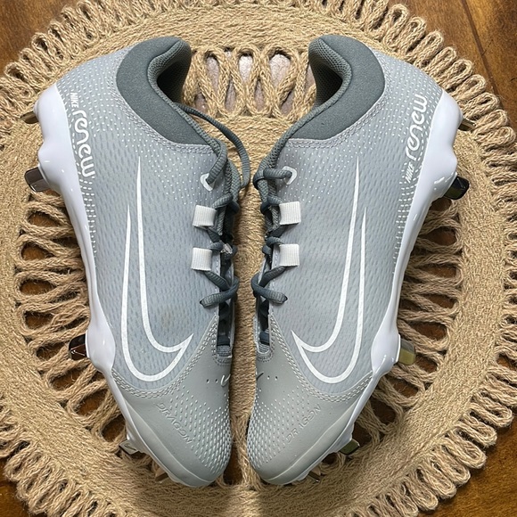 Nike Shoes - Nike Hyperdiamond Renew Dragon softball cleats NEW 8.5